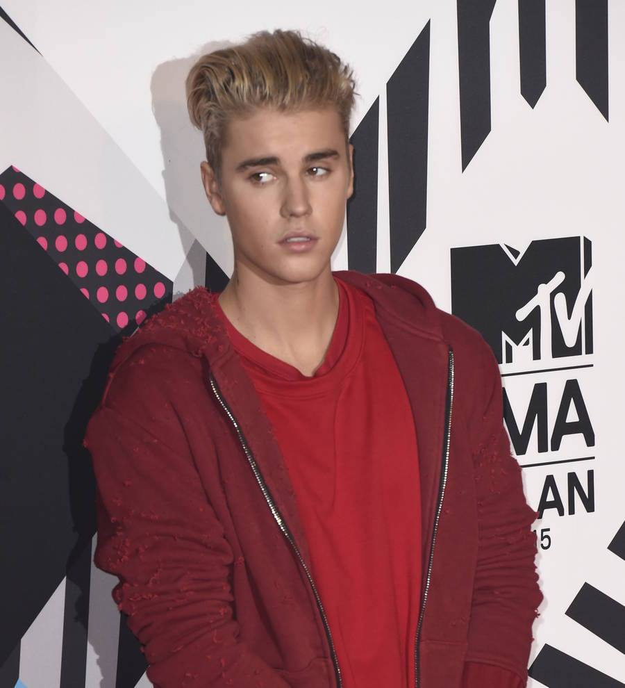 Justin Bieber busts eardrum while wakeboarding