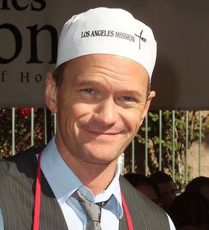 Stars serve up meals for the needy on Thanksgiving