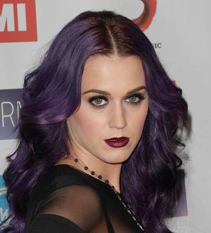 Katy Perry debuts heartbreak song at awards show