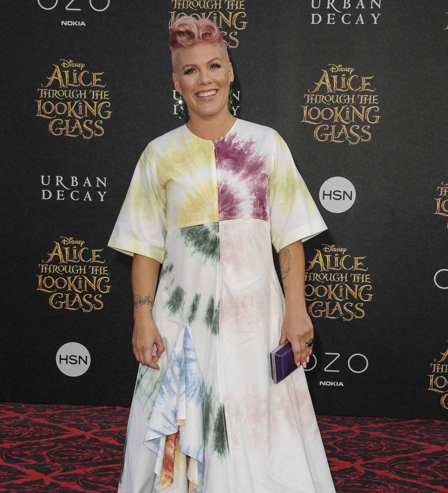 Pink and Christina Aguilera formally make up with new duet