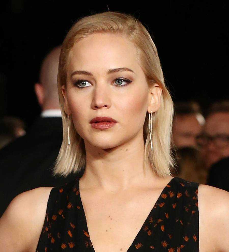 Jennifer Lawrence too scared to try theater