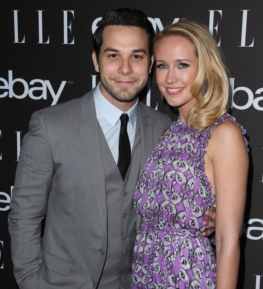 Anna Camp and Skylar Astin host joint bachelor-bachelorette party