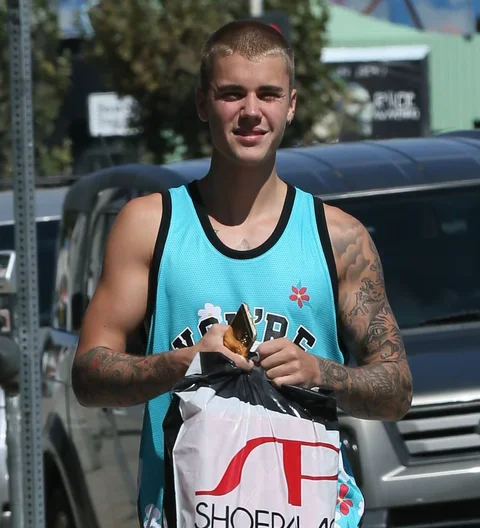 Justin Bieber's egg-attack neighbors told to undergo psychological exams