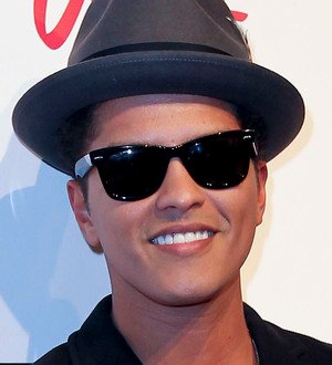Bruno Mars, Nicole Kidman + Naomi Watts brush their teeth for Sesame Street video