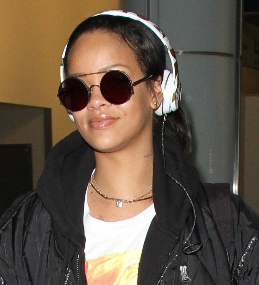 Rihanna too ill for Grammys