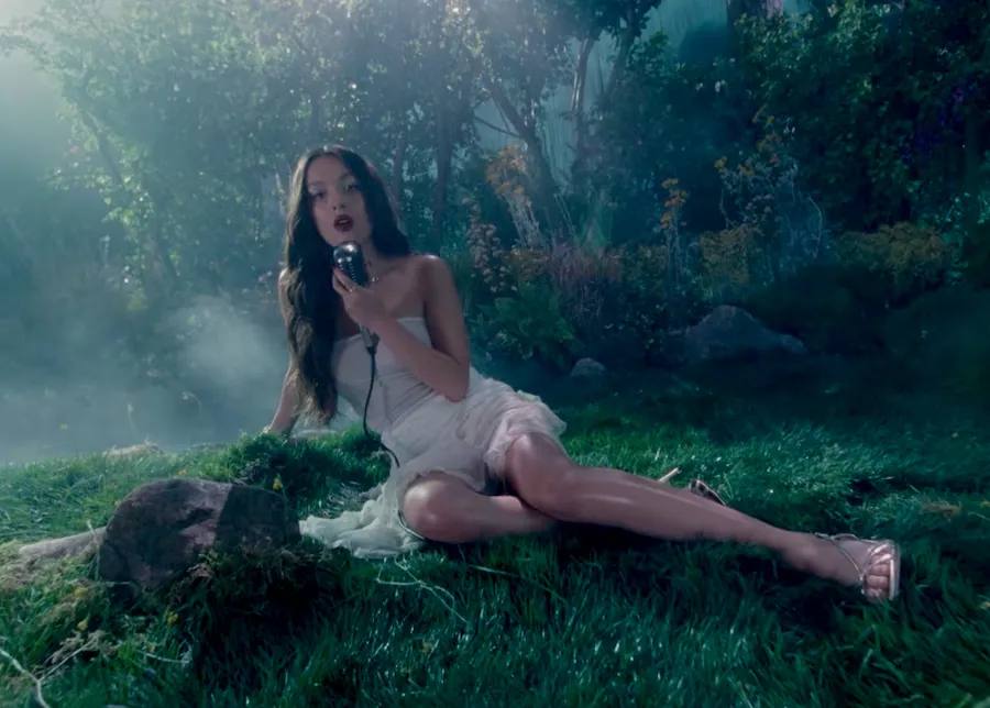 Breaking Down Olivia Rodrigo’s New Single & Music Video “Vampire”!