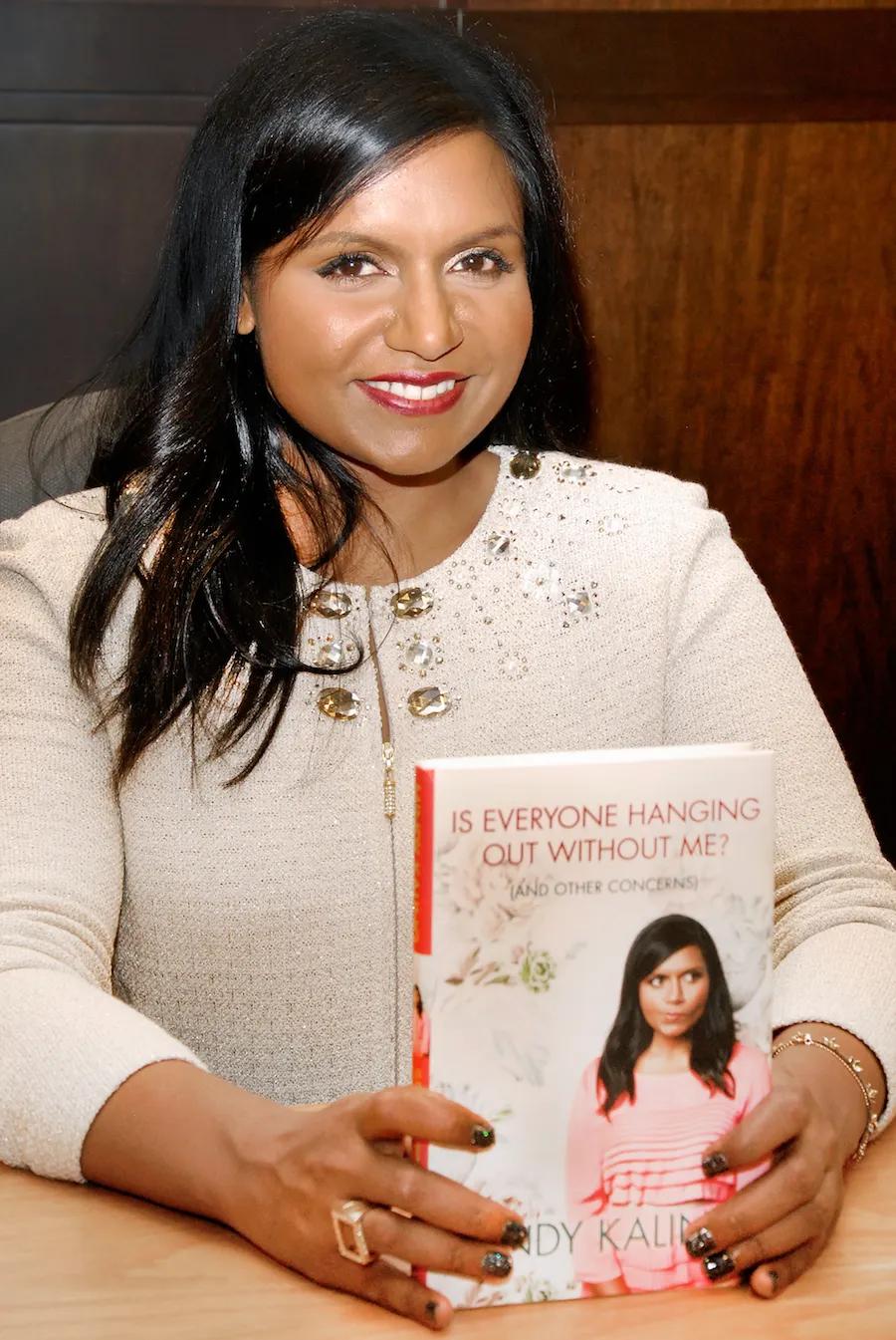 15 Best Celebrity Summer Beach Reads!
