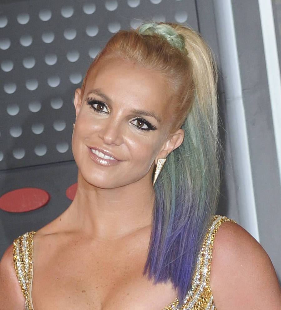 Britney Spears suffers concert mishap