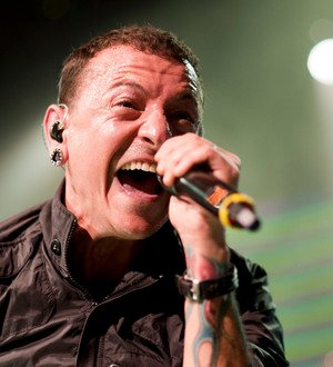 Chester Bennington to undergo surgery