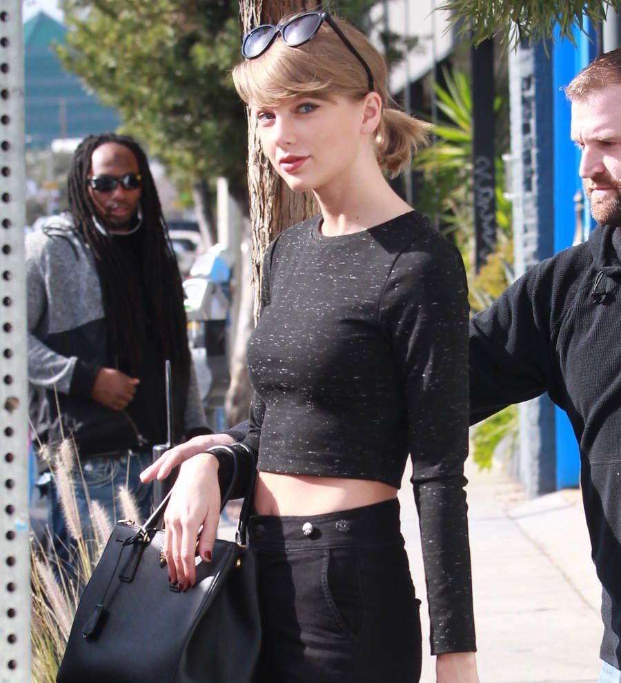 DJ in Taylor Swift groping trial offers to take polygraph test