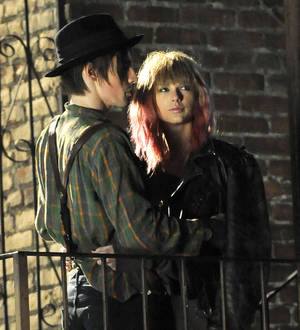 Taylor Swift films new video after AMAs win