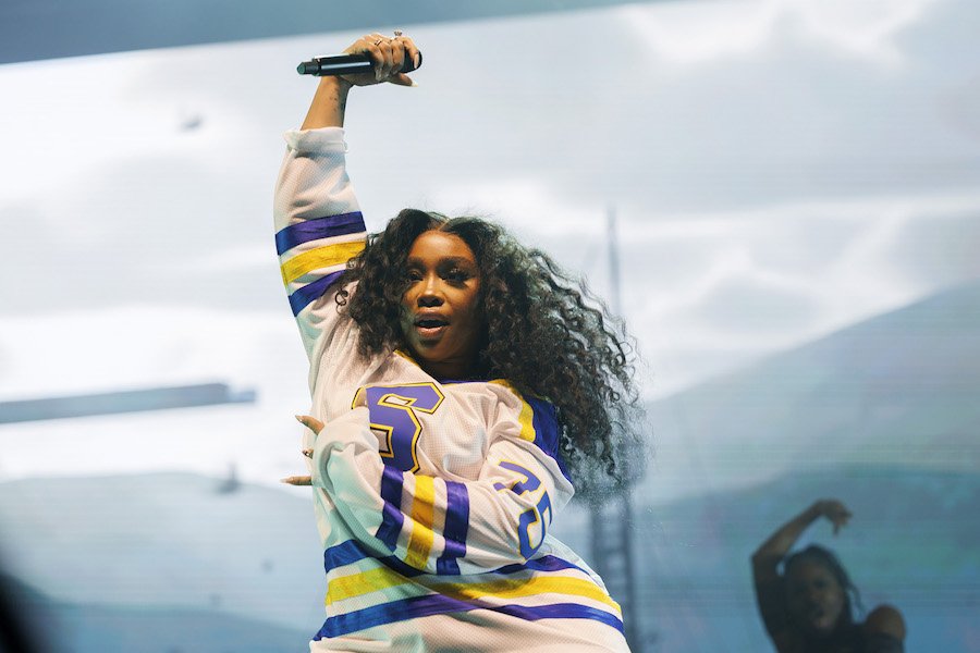 From The Playlist To The Closet: How Music Shapes Fashion!