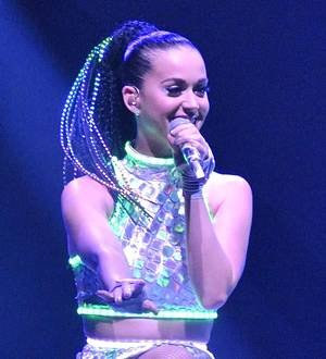 Katy Perry suffers from chronic knee pain