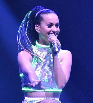 Katy Perry suffers from chronic knee pain