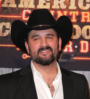 Singer Ray Scott engaged