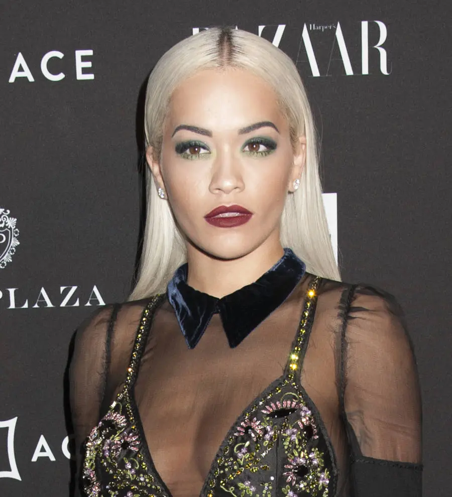 Rita Ora dating Travis Barker - report