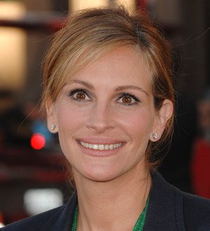 Julia Roberts apologises to Lily Collins after every Snow White take