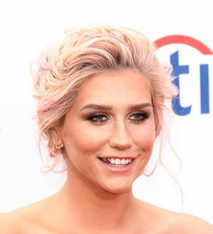 Ke$ha shows off new boyfriend in New York