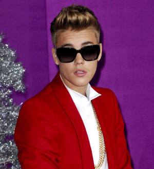 Justin Bieber asks New York police to leave fans alone