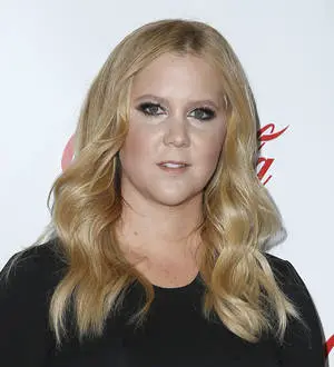 Amy Schumer pokes fun at Bill Cosby scandal in skit