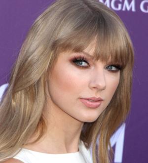 Taylor Swift invited to bullied fan's prom