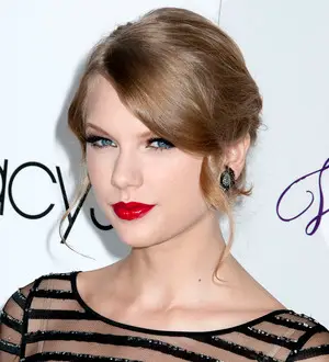 Taylor Swift not a fan of alcohol or pot