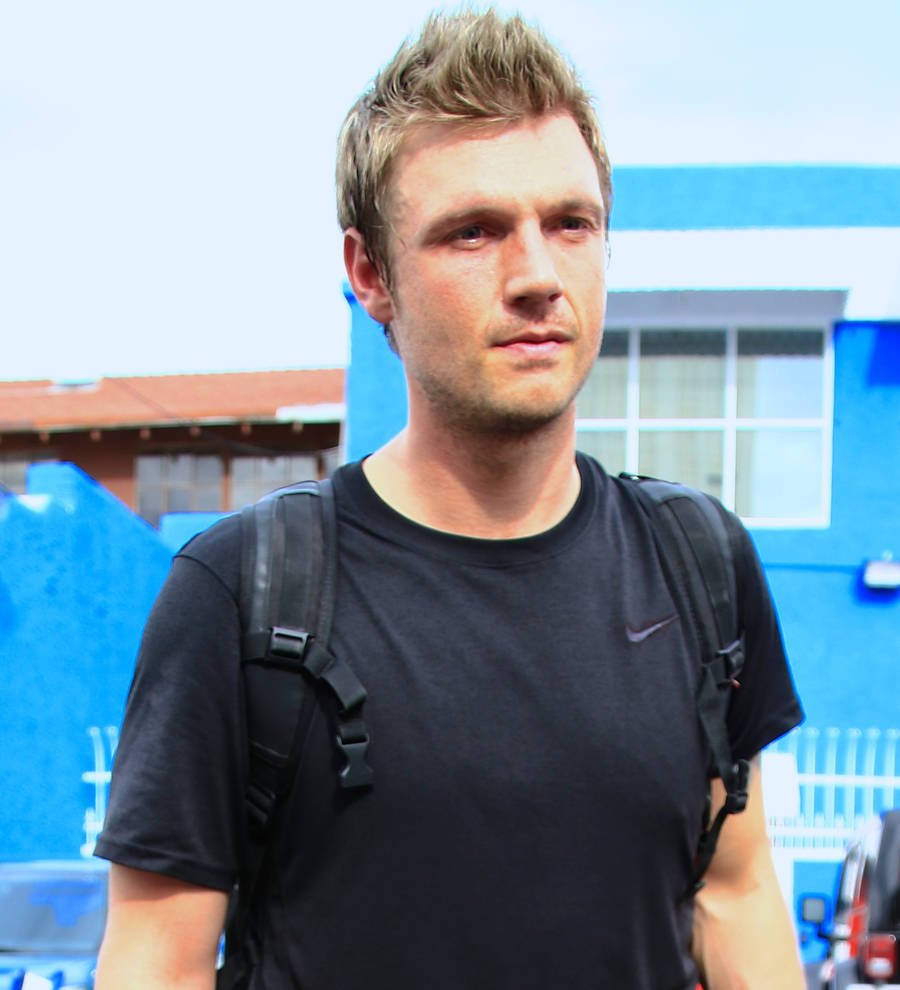Nick and Aaron Carter's father dies