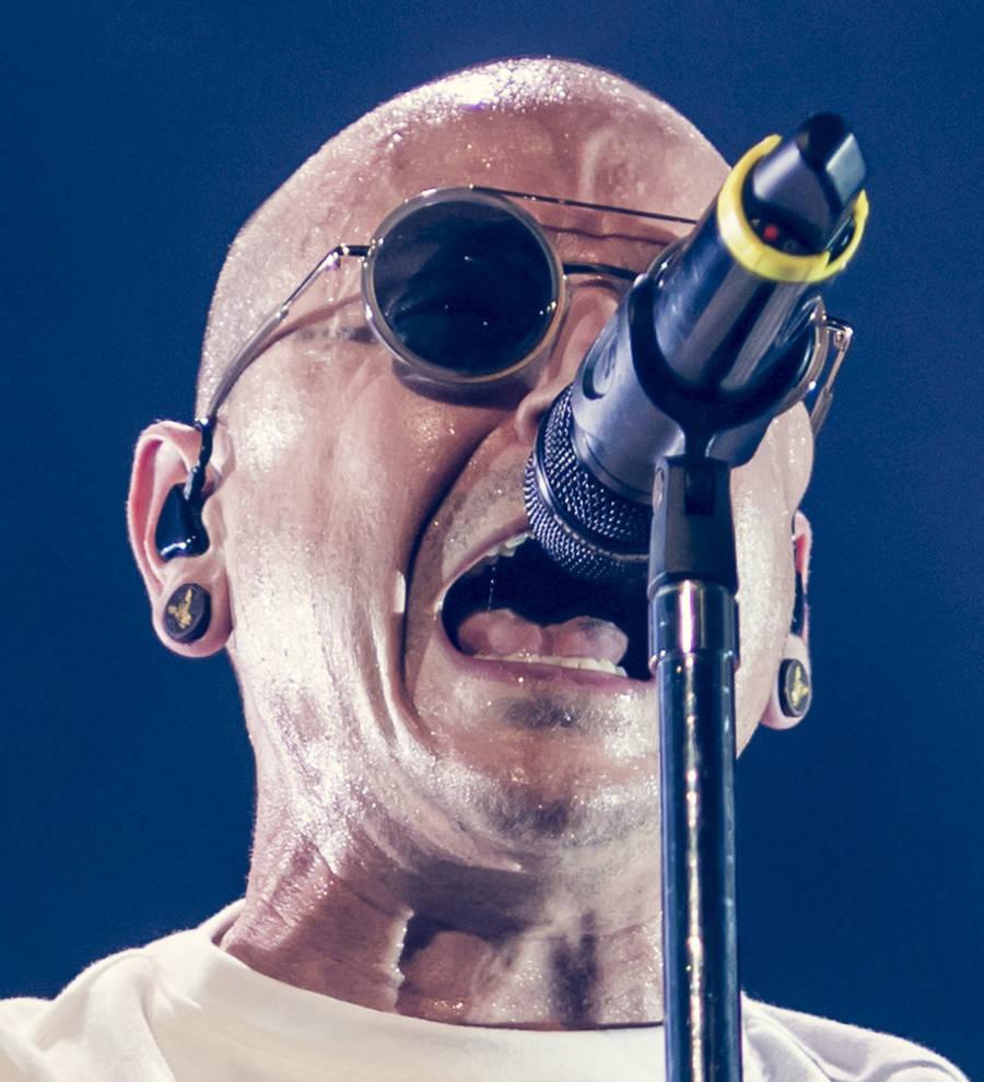 Global memorials set up for mourning Linkin Park fans