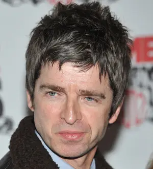 Noel Gallagher plays through pain for Isle of Wight festival set