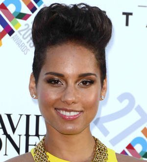 Alicia Keys honours Nelson Mandela with Bob Marley cover