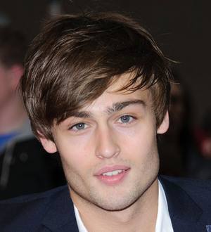 Hailee Steinfeld's Romeo will be newcomer Douglas Booth