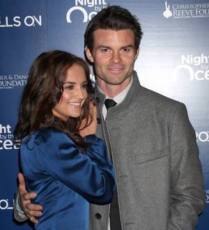 Rachael Leigh Cook pregnant