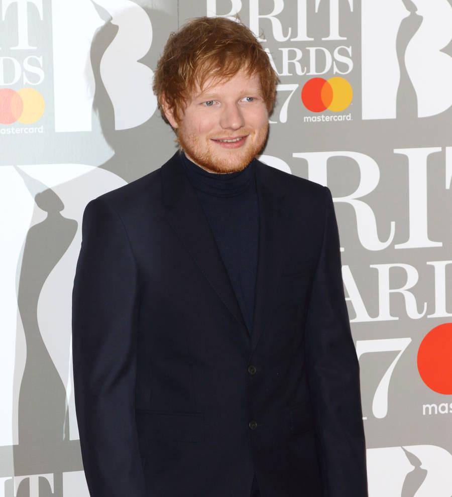 Chivalrous Ed Sheeran goes barefoot after girlfriend's shoe disaster