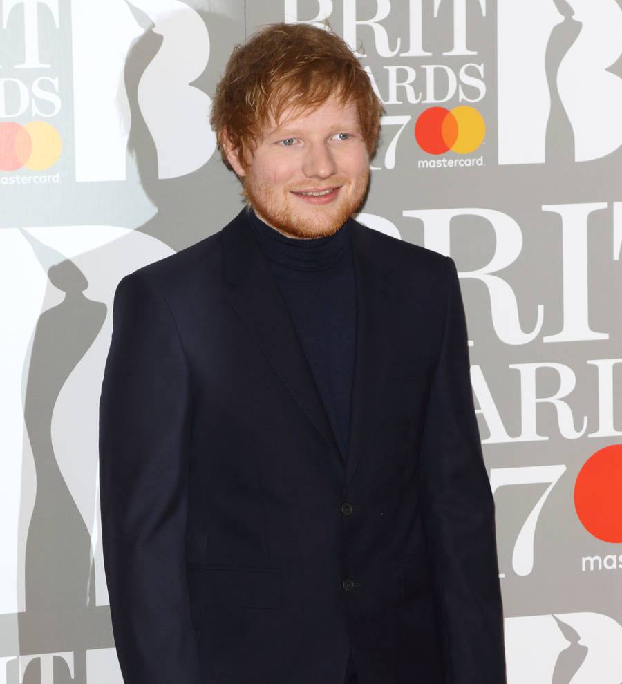 Chivalrous Ed Sheeran goes barefoot after girlfriend's shoe disaster