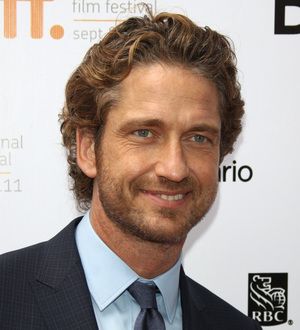 Gerard Butler's taking helicopter lessons