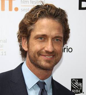 Gerard Butler's taking helicopter lessons