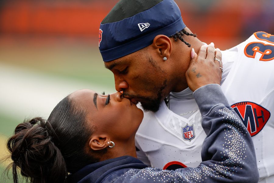 6 Celebrities Who Found Love On a Dating App!