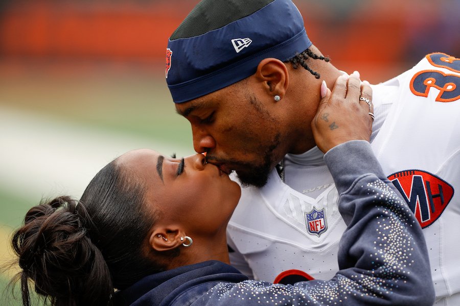 6 Celebrities Who Found Love On a Dating App!