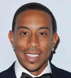 Ludacris & Snoop Dogg give fans the bird in turkey giveaways