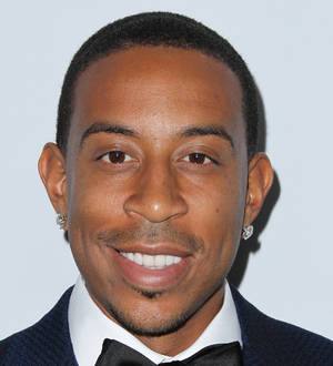 Ludacris & Snoop Dogg give fans the bird in turkey giveaways