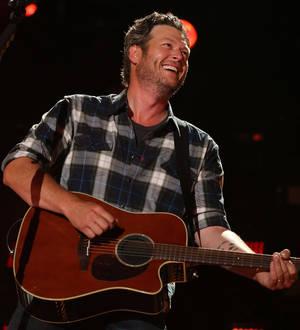 Blake Shelton coached James Van Der Beek at karaoke party