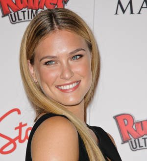 Bar Refaeli & Kate Upton to cover up for Super Bowl ads