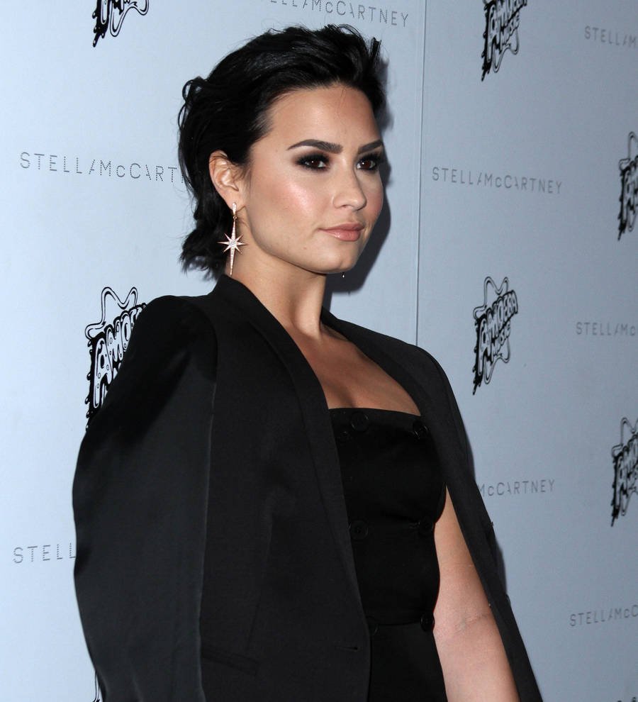 Demi Lovato thanks the Kardashians for making voluptuous sexy again