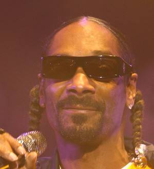 Snoop Dogg attempts Twitter world record