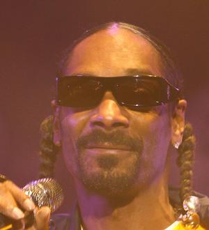 Snoop Dogg attempts Twitter world record