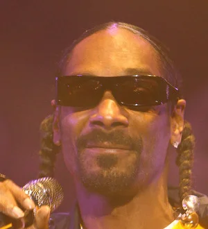 Snoop Dogg attempts Twitter world record