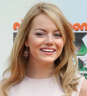 Emma Stone spooked by spider prank