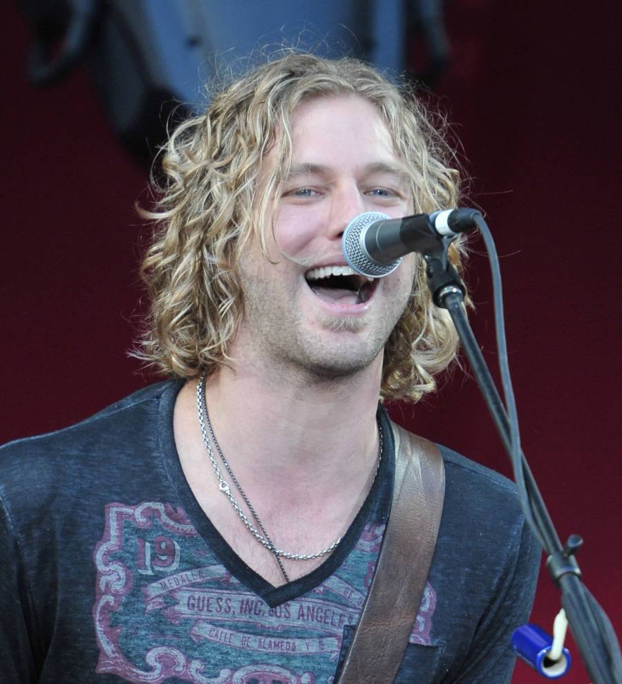 Singer Casey James is a new dad