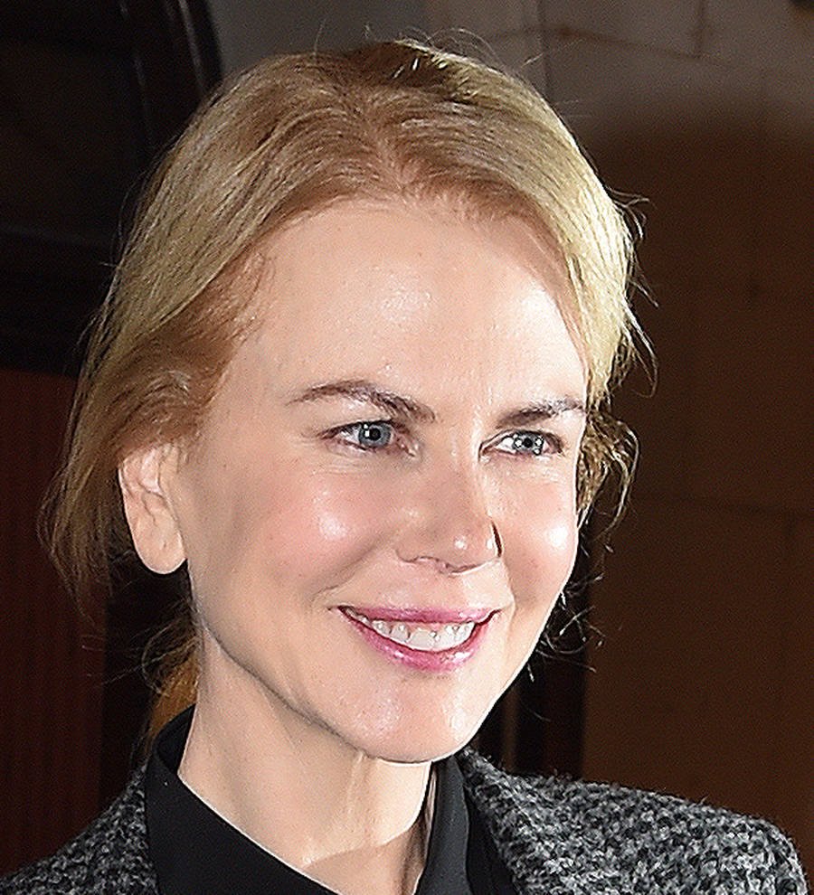 Nicole Kidman's play stopped as co-star collapses