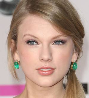 Scarlett Johansson, Taylor Swift and Lea Michele competing for Les Miserables